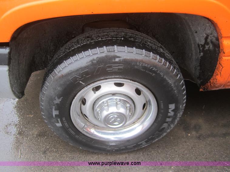 image for item B5643 2001 Dodge Ram 2500 pickup truck