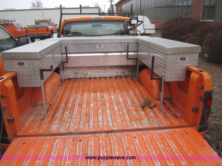 image for item B5643 2001 Dodge Ram 2500 pickup truck