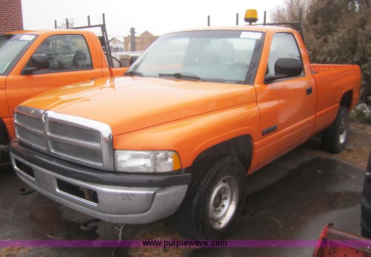 image for item B5644 2001 Dodge Ram 2500 pickup truck
