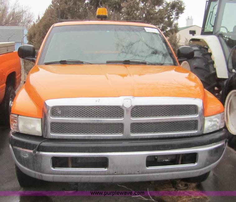 image for item B5644 2001 Dodge Ram 2500 pickup truck