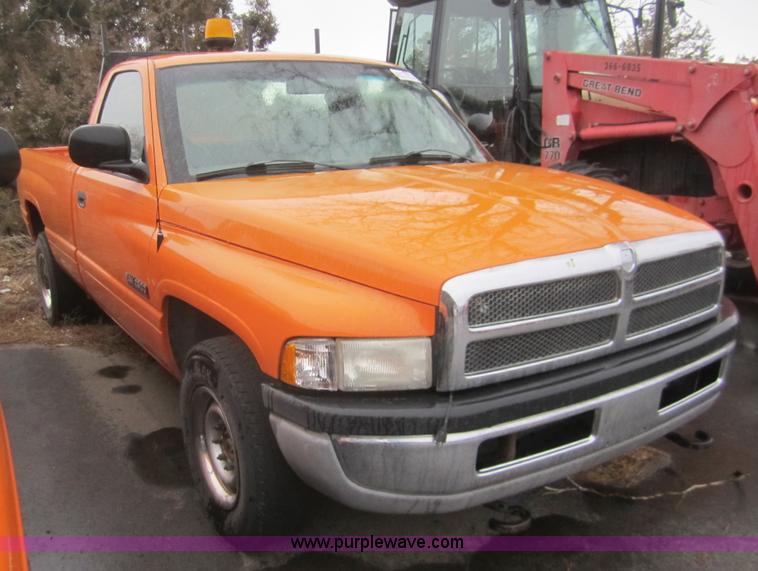 image for item B5644 2001 Dodge Ram 2500 pickup truck