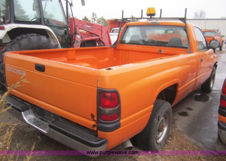 image for item B5644 2001 Dodge Ram 2500 pickup truck