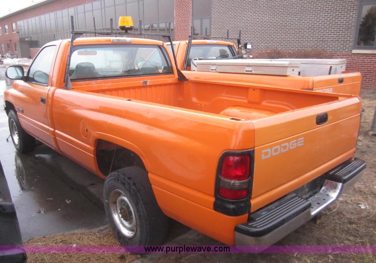 image for item B5644 2001 Dodge Ram 2500 pickup truck