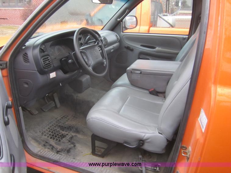 image for item B5644 2001 Dodge Ram 2500 pickup truck