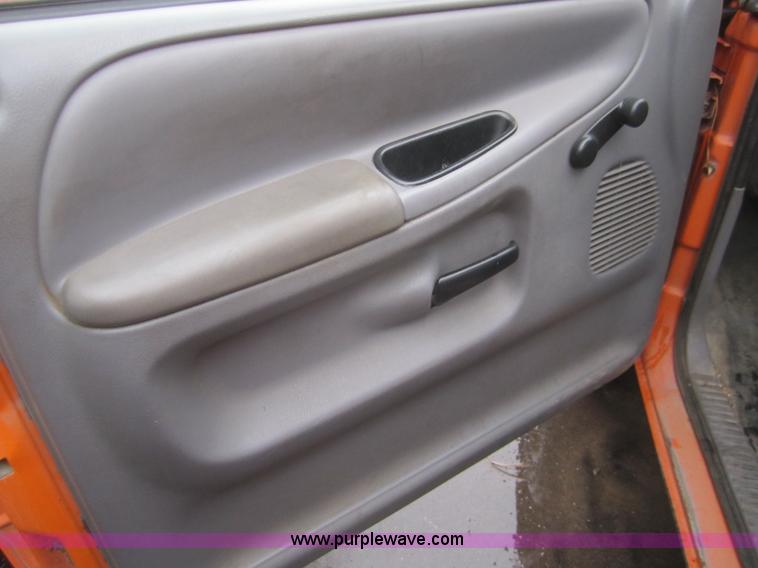 image for item B5644 2001 Dodge Ram 2500 pickup truck