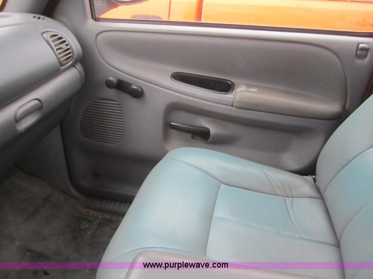 image for item B5644 2001 Dodge Ram 2500 pickup truck