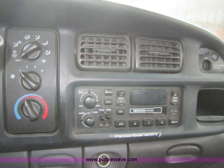 image for item B5644 2001 Dodge Ram 2500 pickup truck