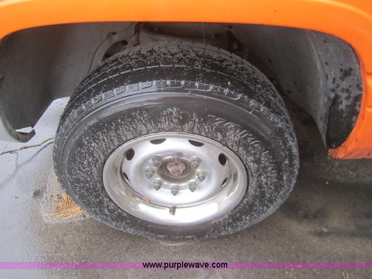 image for item B5644 2001 Dodge Ram 2500 pickup truck