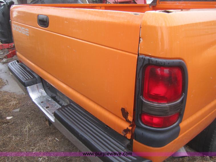 image for item B5644 2001 Dodge Ram 2500 pickup truck