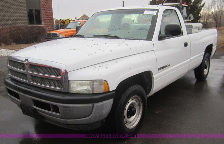 image for item B5646 2001 Dodge Ram 1500 pickup truck
