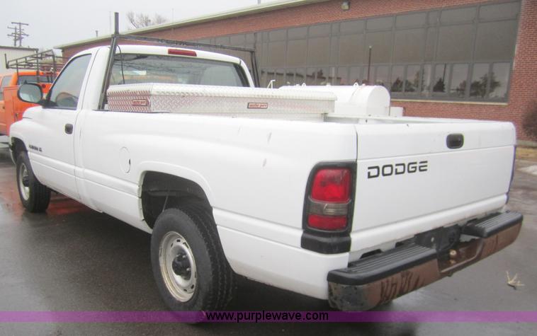 image for item B5646 2001 Dodge Ram 1500 pickup truck