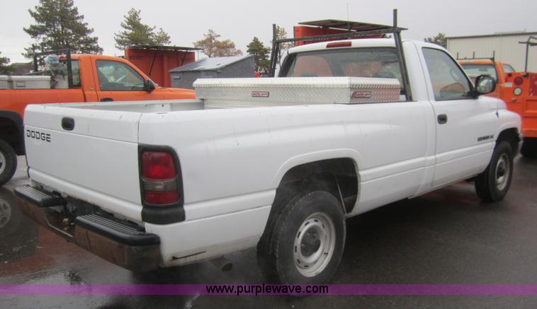image for item B5646 2001 Dodge Ram 1500 pickup truck