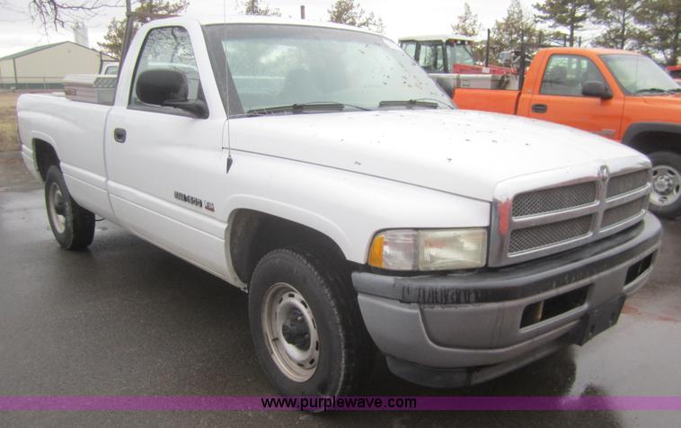 image for item B5646 2001 Dodge Ram 1500 pickup truck