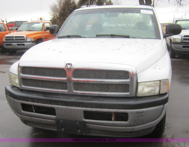 image for item B5646 2001 Dodge Ram 1500 pickup truck