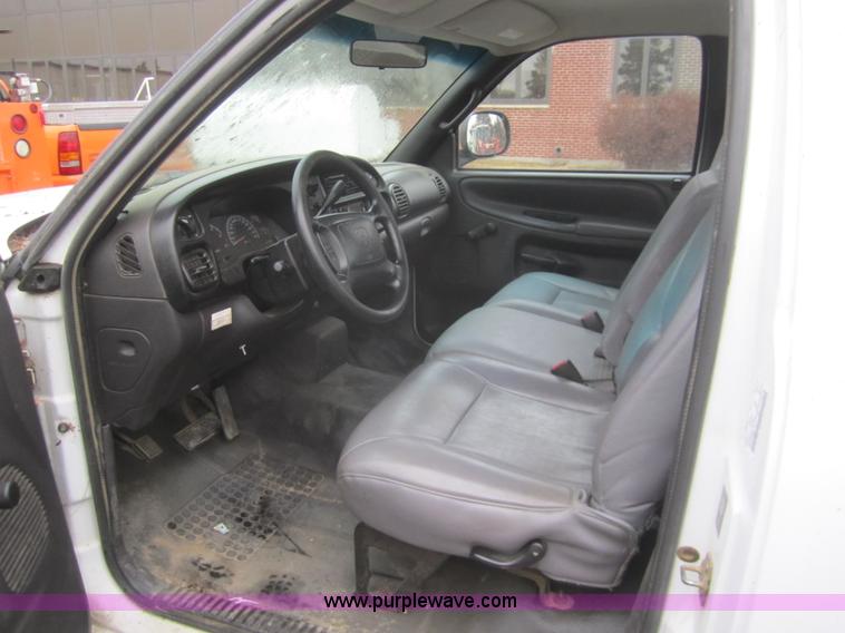 image for item B5646 2001 Dodge Ram 1500 pickup truck