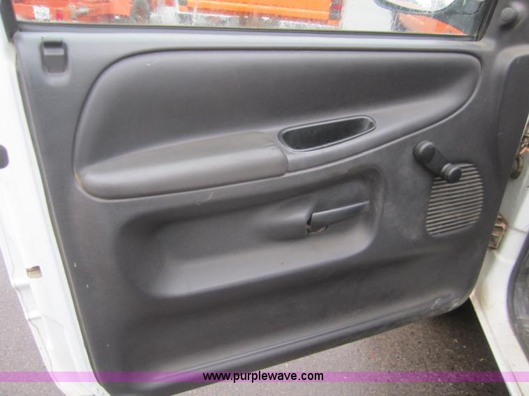 image for item B5646 2001 Dodge Ram 1500 pickup truck