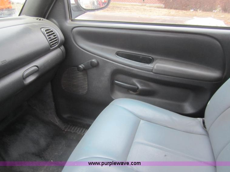 image for item B5646 2001 Dodge Ram 1500 pickup truck