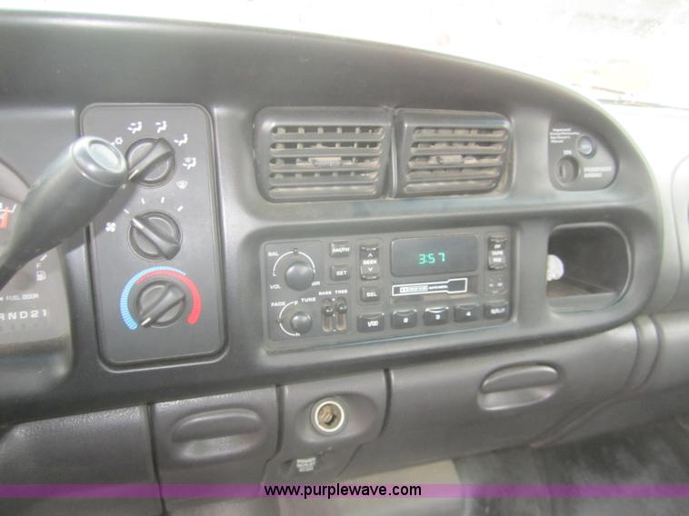 image for item B5646 2001 Dodge Ram 1500 pickup truck