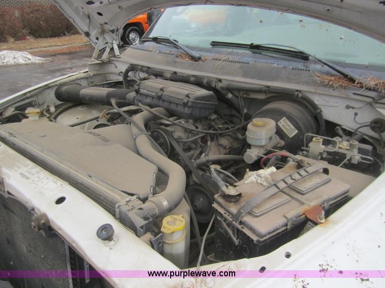 image for item B5646 2001 Dodge Ram 1500 pickup truck