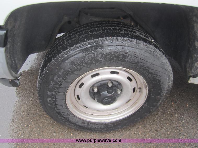 image for item B5646 2001 Dodge Ram 1500 pickup truck