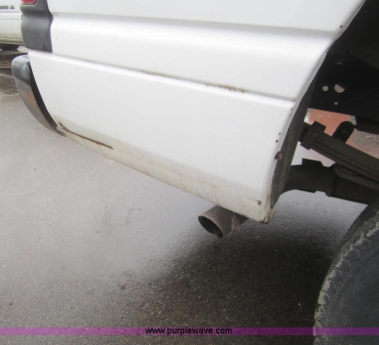 image for item B5646 2001 Dodge Ram 1500 pickup truck