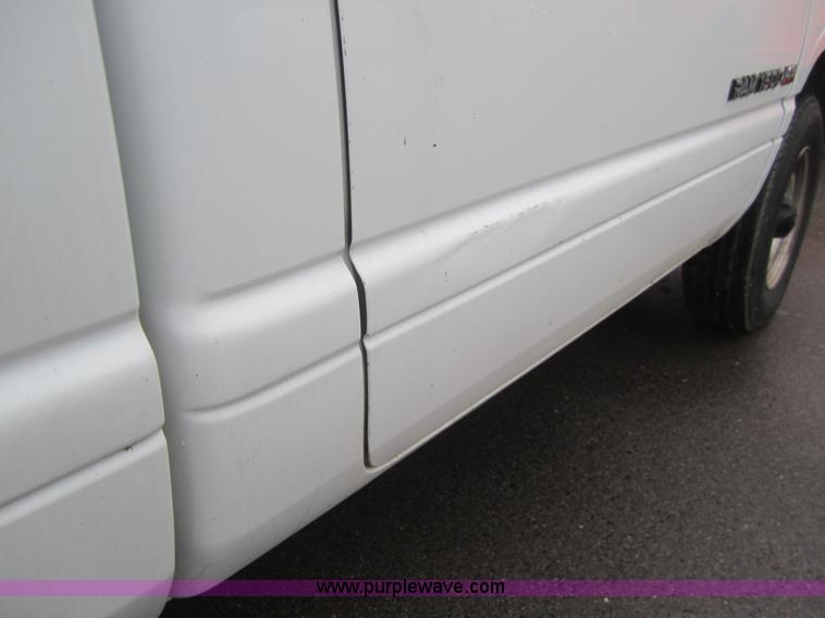 image for item B5646 2001 Dodge Ram 1500 pickup truck