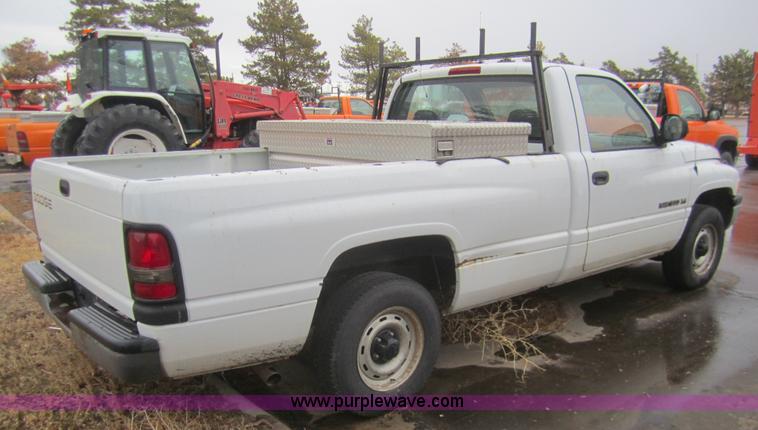 image for item B5647 2001 Dodge Ram 1500 pickup truck