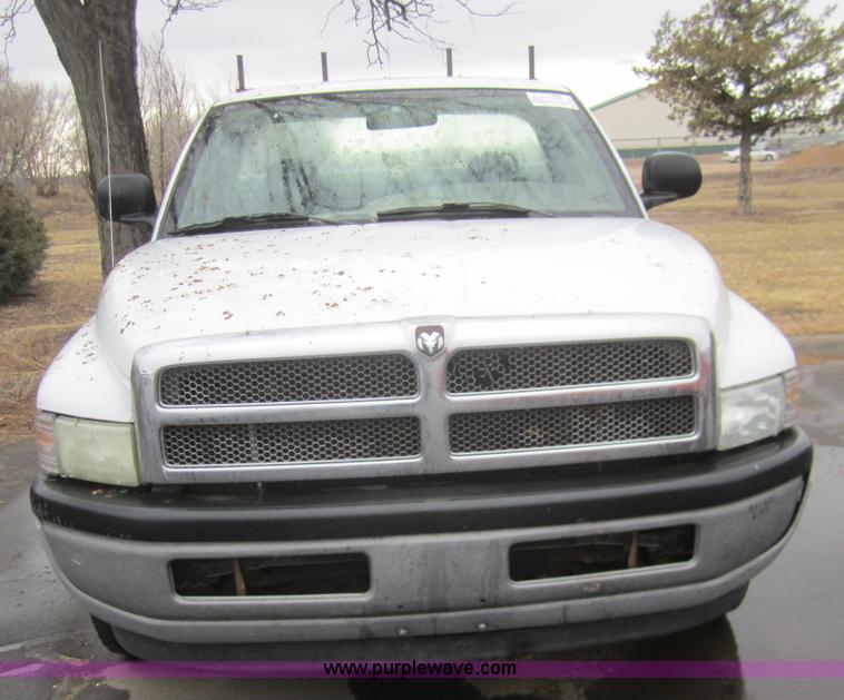 image for item B5647 2001 Dodge Ram 1500 pickup truck