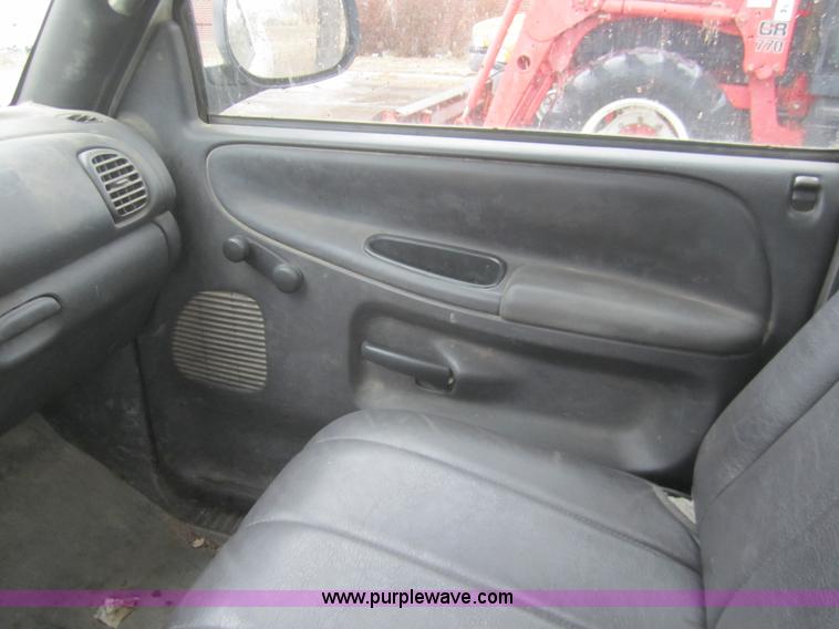 image for item B5647 2001 Dodge Ram 1500 pickup truck