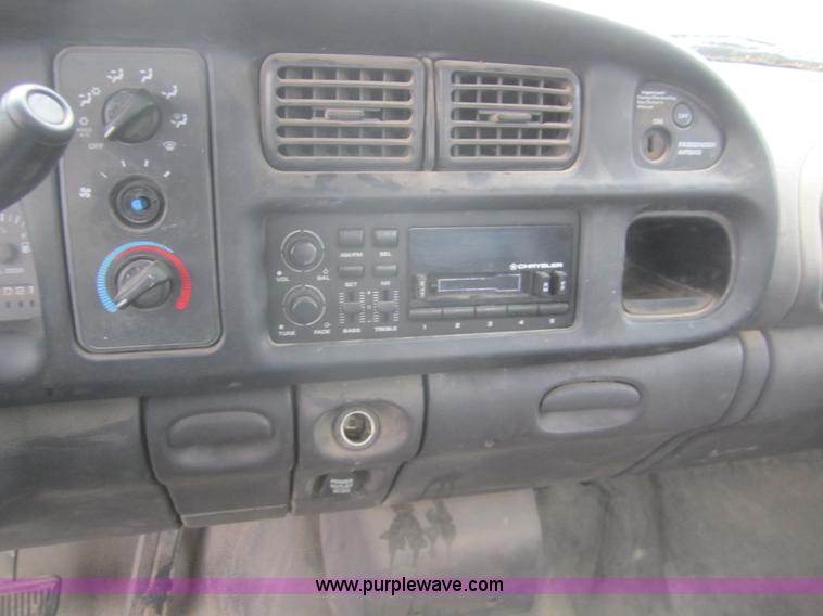 image for item B5647 2001 Dodge Ram 1500 pickup truck