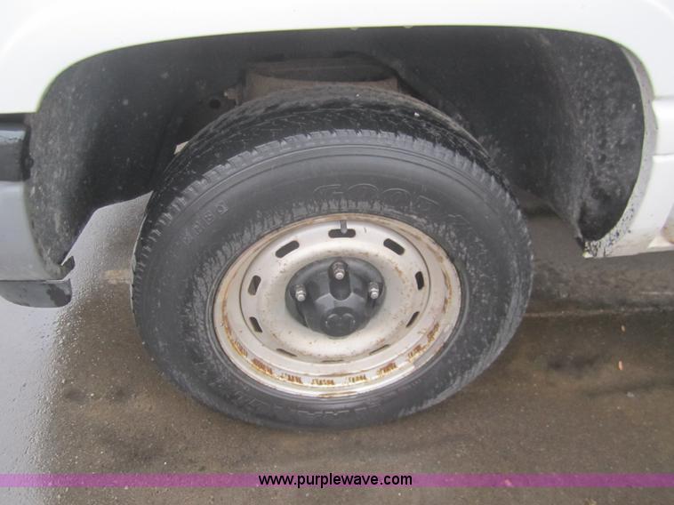 image for item B5647 2001 Dodge Ram 1500 pickup truck