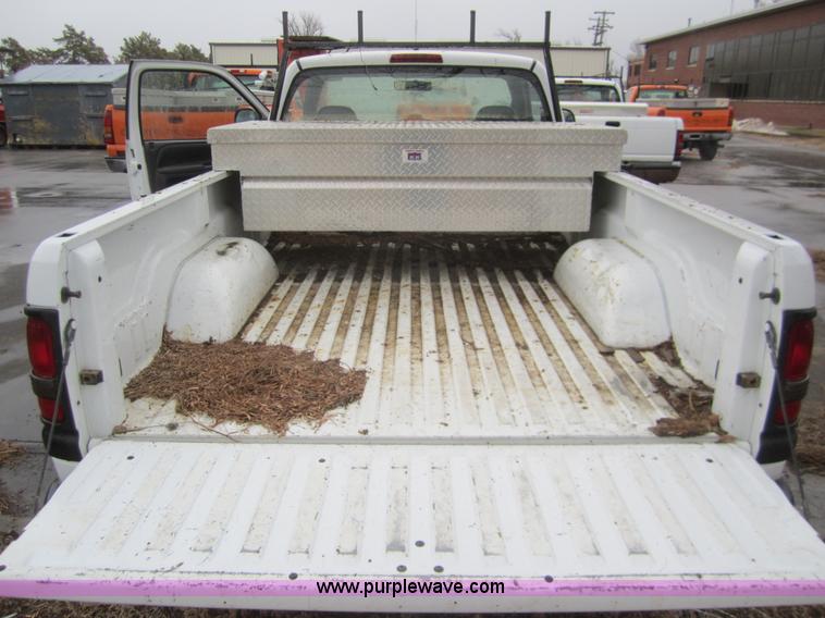 image for item B5647 2001 Dodge Ram 1500 pickup truck