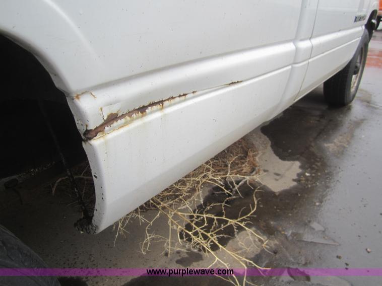 image for item B5647 2001 Dodge Ram 1500 pickup truck