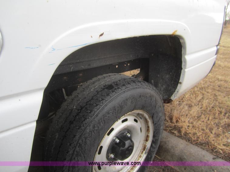 image for item B5647 2001 Dodge Ram 1500 pickup truck