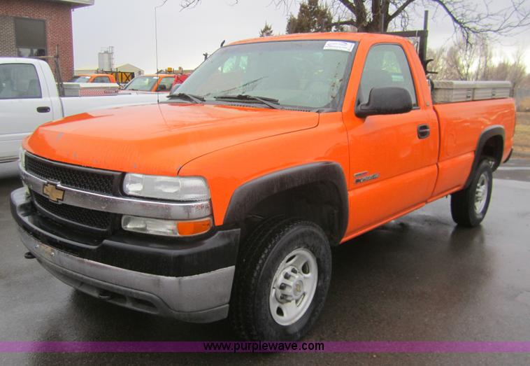 image for item B5648 2002 Chevrolet Silverado 2500HD pickup truck