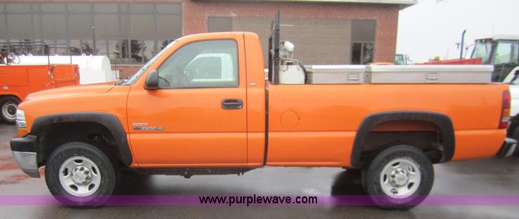 image for item B5648 2002 Chevrolet Silverado 2500HD pickup truck