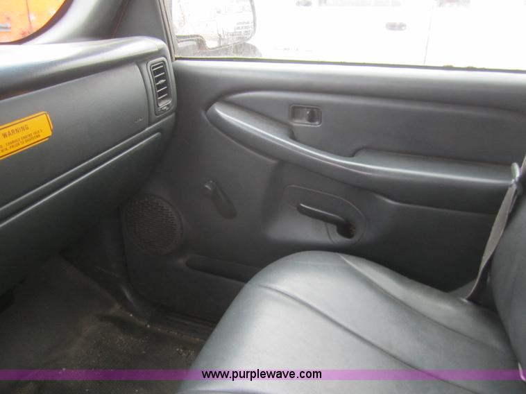 image for item B5648 2002 Chevrolet Silverado 2500HD pickup truck