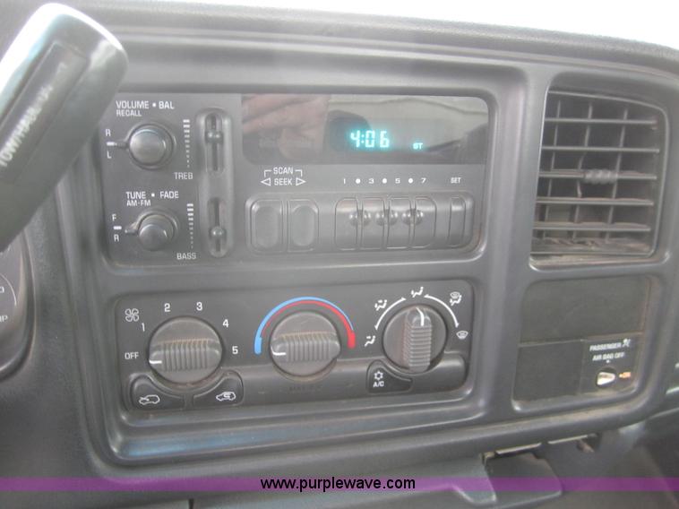 image for item B5648 2002 Chevrolet Silverado 2500HD pickup truck