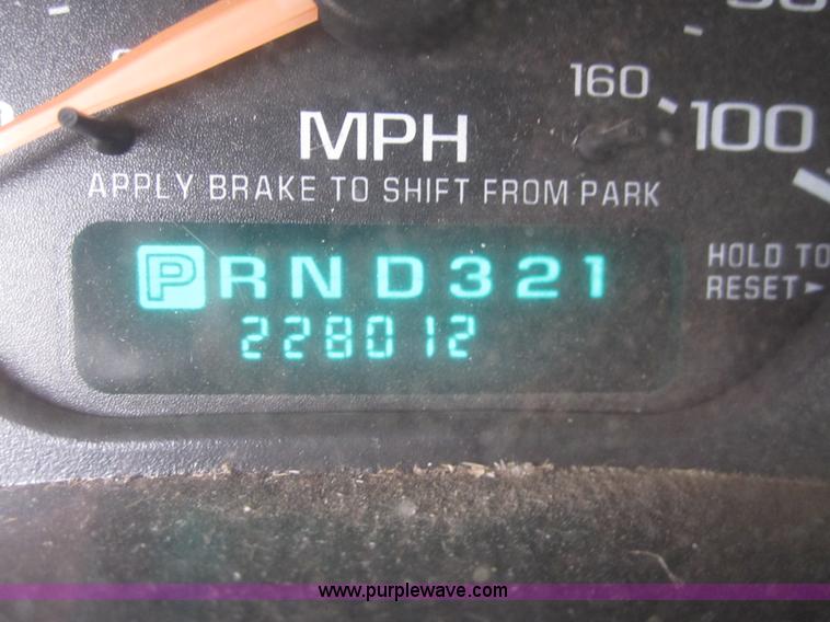 image for item B5648 2002 Chevrolet Silverado 2500HD pickup truck