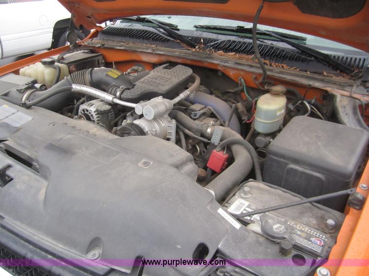 image for item B5648 2002 Chevrolet Silverado 2500HD pickup truck