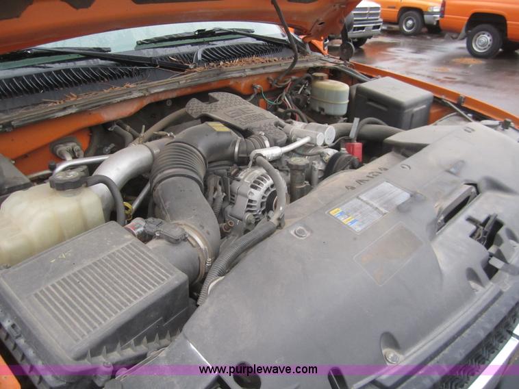 image for item B5648 2002 Chevrolet Silverado 2500HD pickup truck