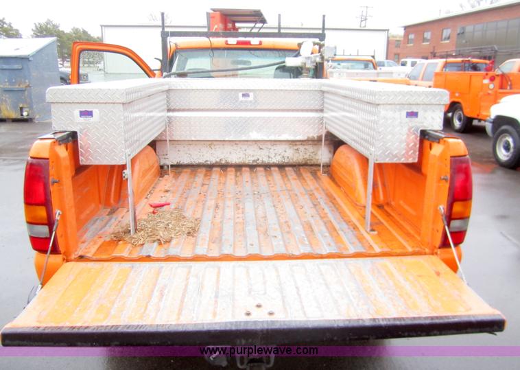 image for item B5648 2002 Chevrolet Silverado 2500HD pickup truck