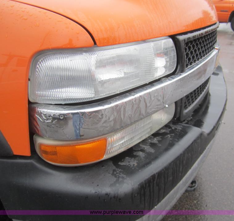 image for item B5648 2002 Chevrolet Silverado 2500HD pickup truck