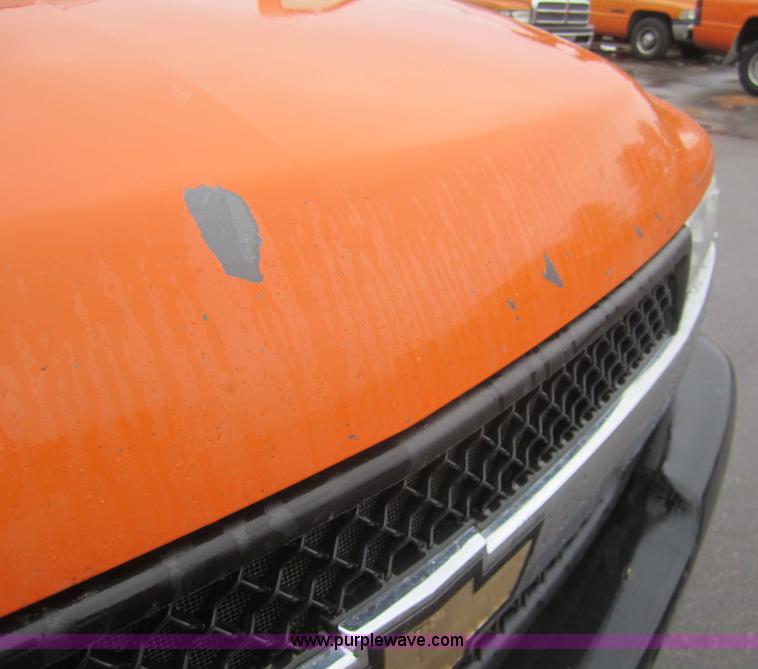 image for item B5648 2002 Chevrolet Silverado 2500HD pickup truck