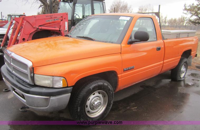 image for item B5650 2001 Dodge Ram 2500 pickup truck