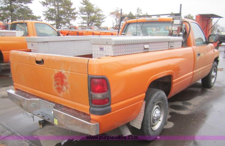 image for item B5650 2001 Dodge Ram 2500 pickup truck