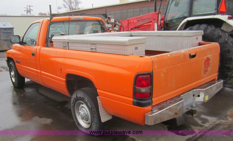 image for item B5650 2001 Dodge Ram 2500 pickup truck
