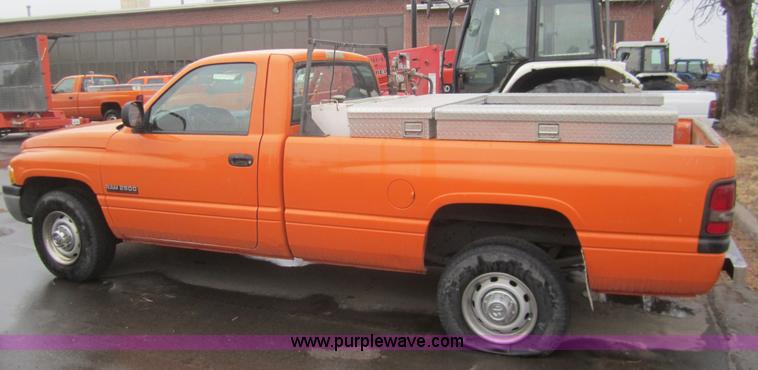 image for item B5650 2001 Dodge Ram 2500 pickup truck