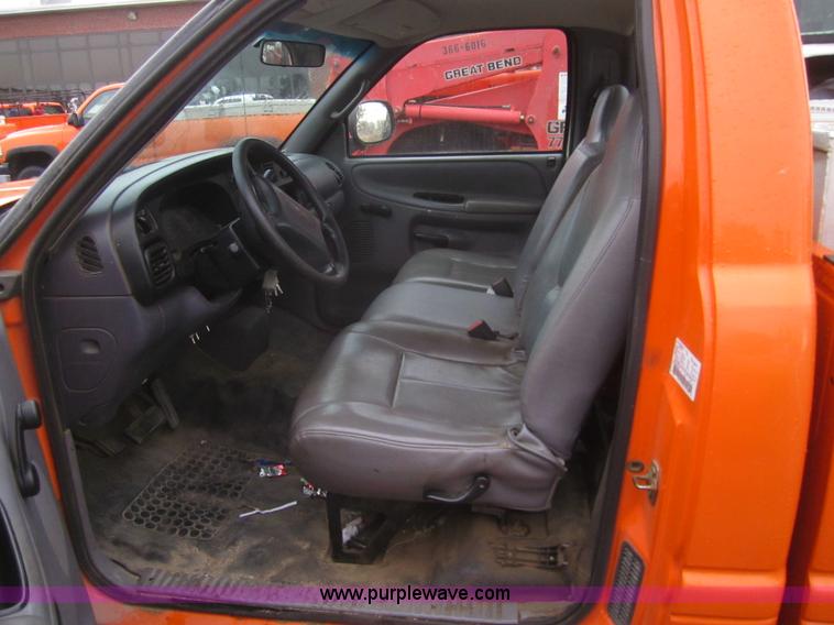 image for item B5650 2001 Dodge Ram 2500 pickup truck