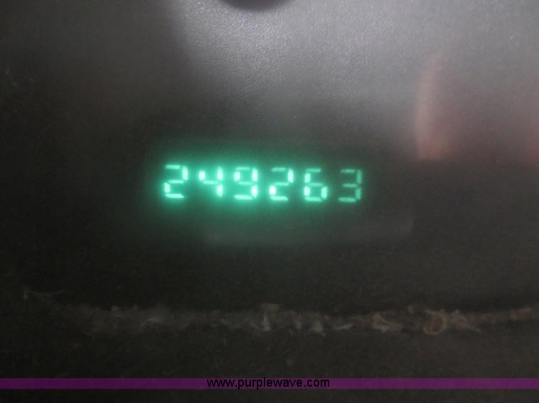 image for item B5650 2001 Dodge Ram 2500 pickup truck